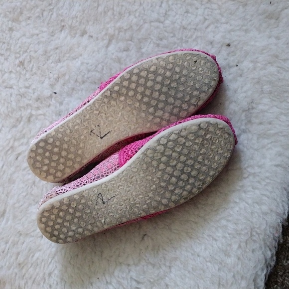 Toms Coral Crochet Slippers with Elastic V-Insert - Picture 4 of 4